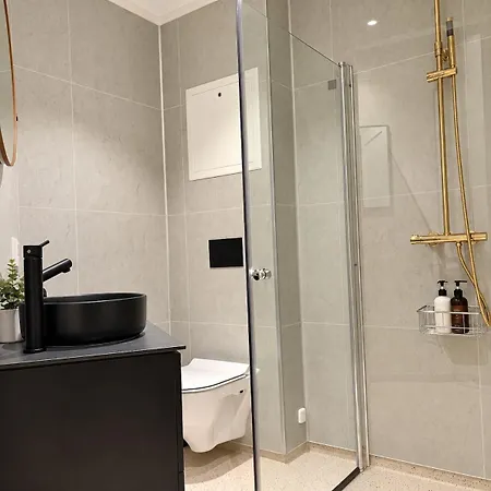 3- Cozy, Newly Renovated With An Alcove Apartament